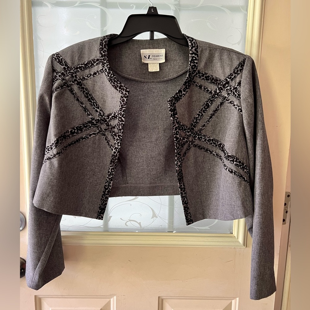 Vintage S.L. Size 18P bolero style jacket. Animal print trim in black and gray.